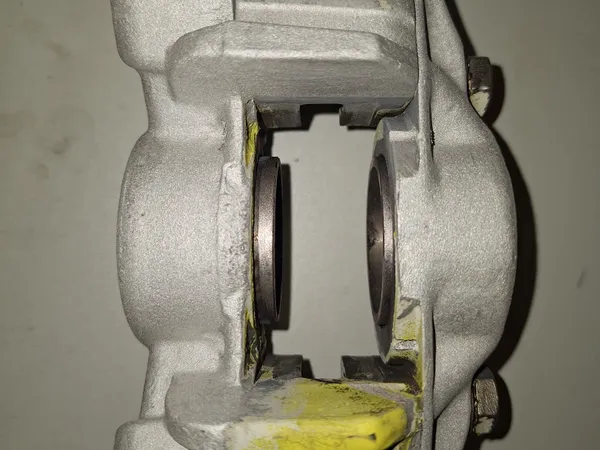 Bremssattel nach der Lackentfernung per Laser