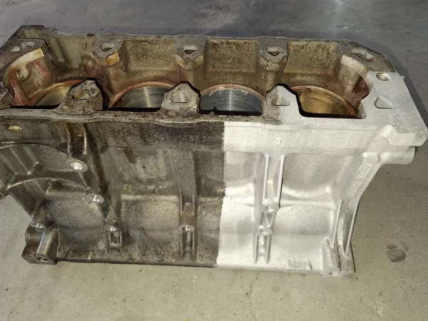 Motorblock vor und nach der Reinigung